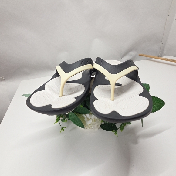 CROCS MODI Flip Flops Sandals Dual Comfort Mens 7 / Womens 9 Black White - Picture 6 of 7